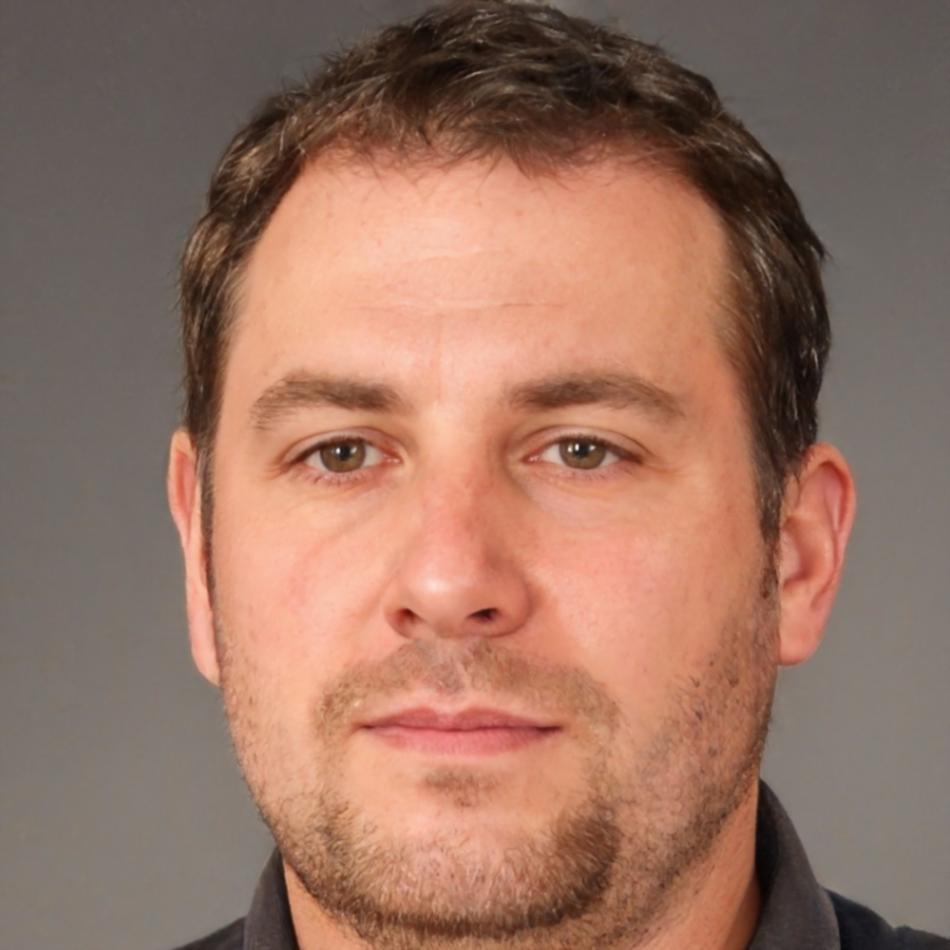 Portrait de Julien Fortier, consultant en stratégie éditoriale